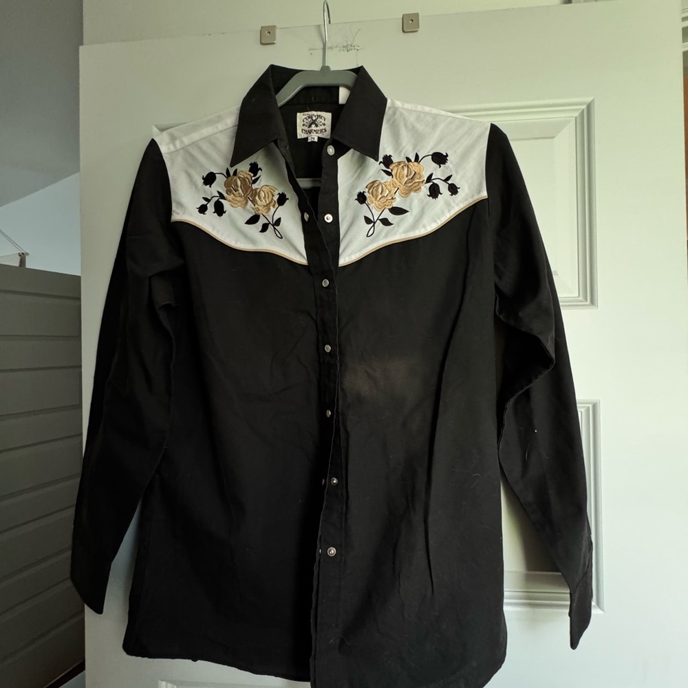 Country Charmers Medium vintage Black and Gold Embellished Button Down Shirt